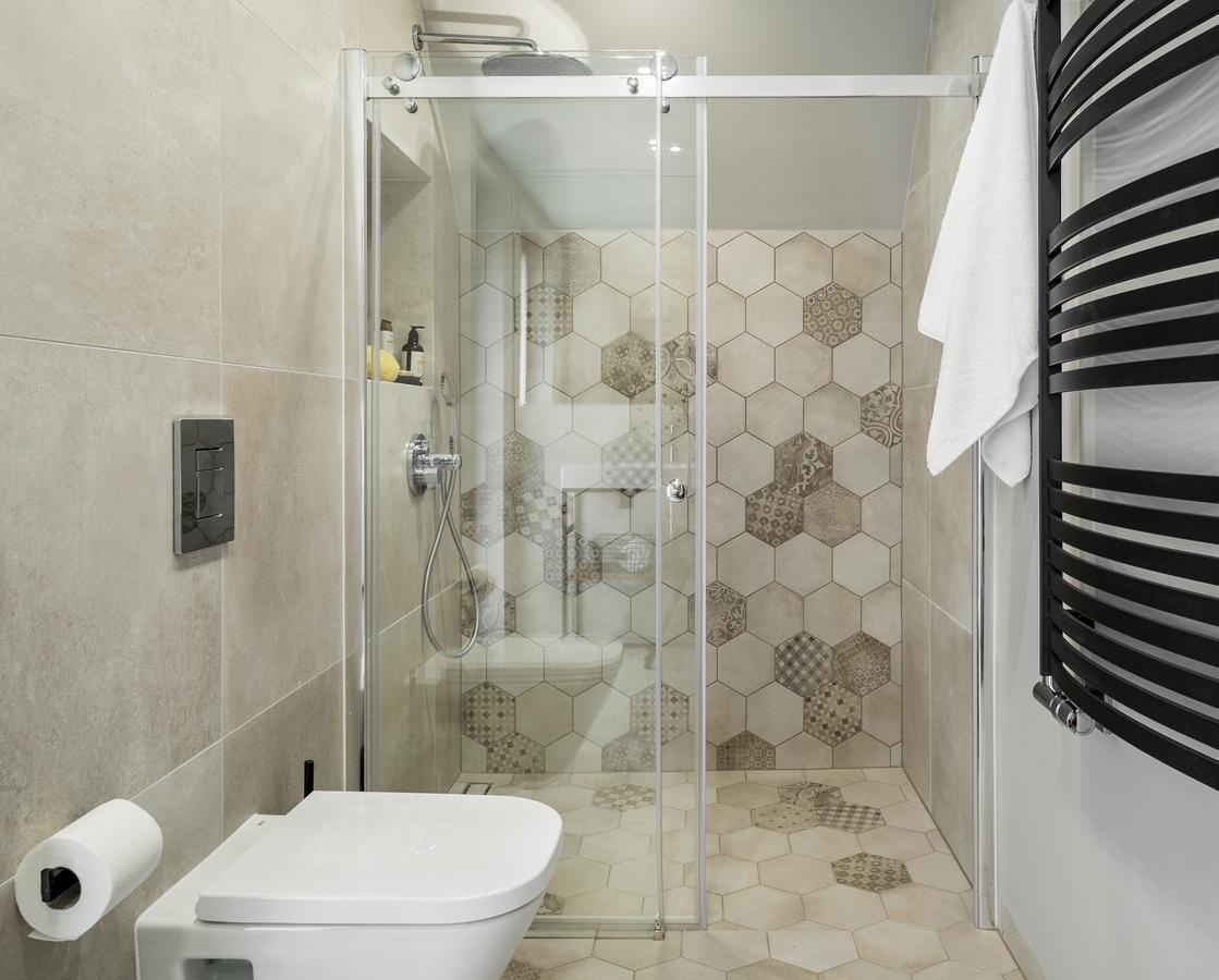 Biala Owca Panzió Zakopane Kültér fotó A shower enclosure