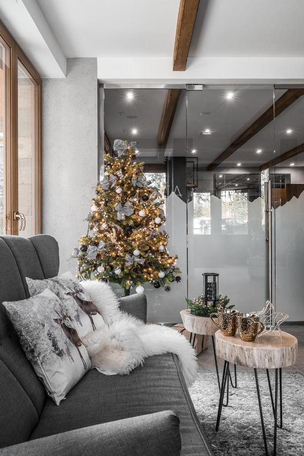 Biala Owca Panzió Zakopane Kültér fotó A Christmas tree in a living room